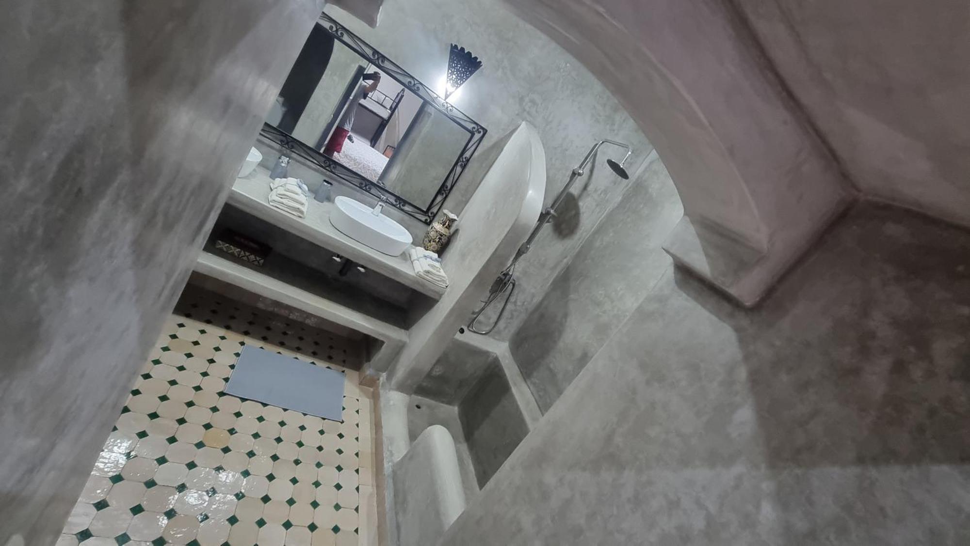 Privatisée Avec Piscine Chauffée, Jacuzzi, Service Hôtelier