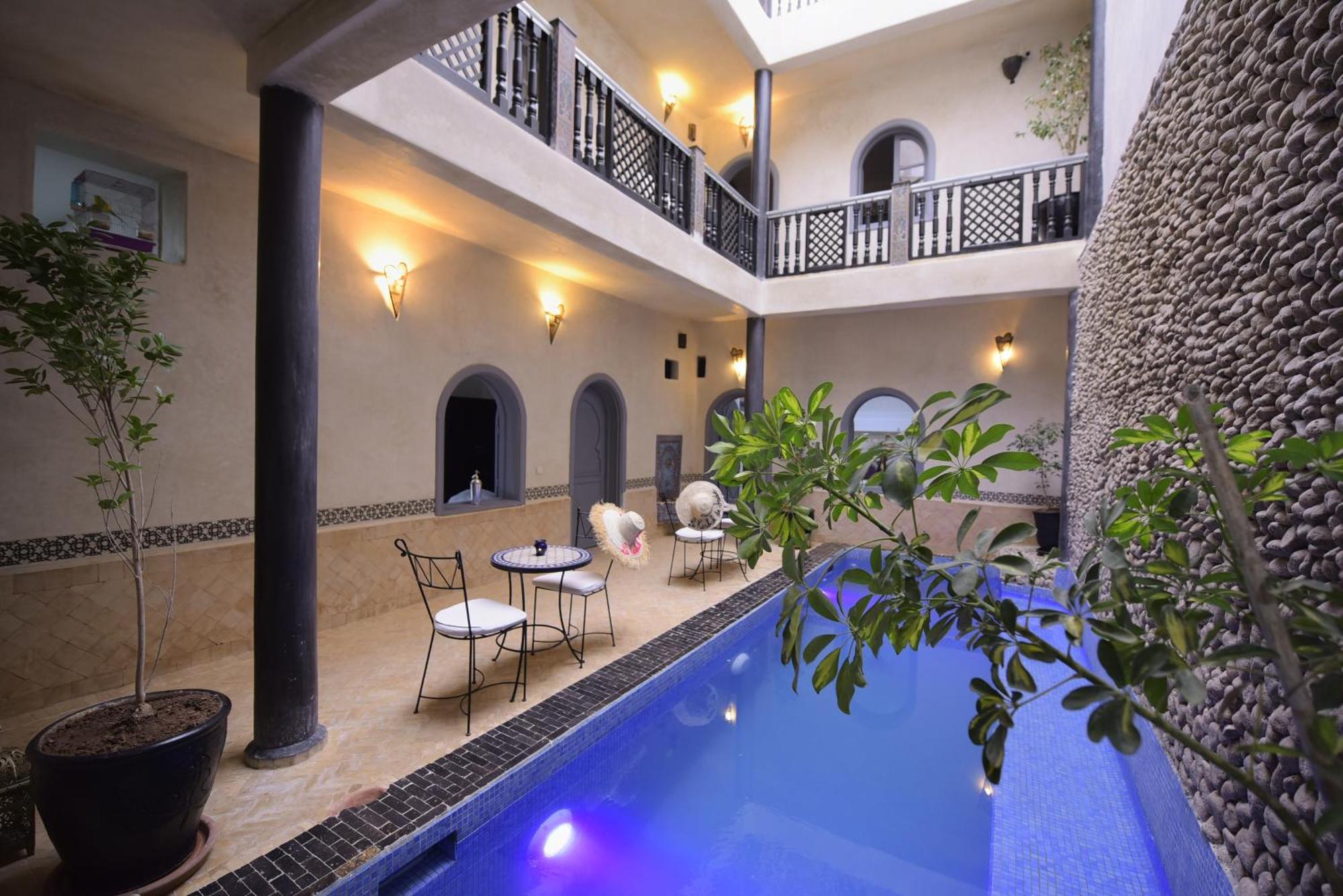 Privatisée Avec Piscine Chauffée, Jacuzzi, Service Hôtelier